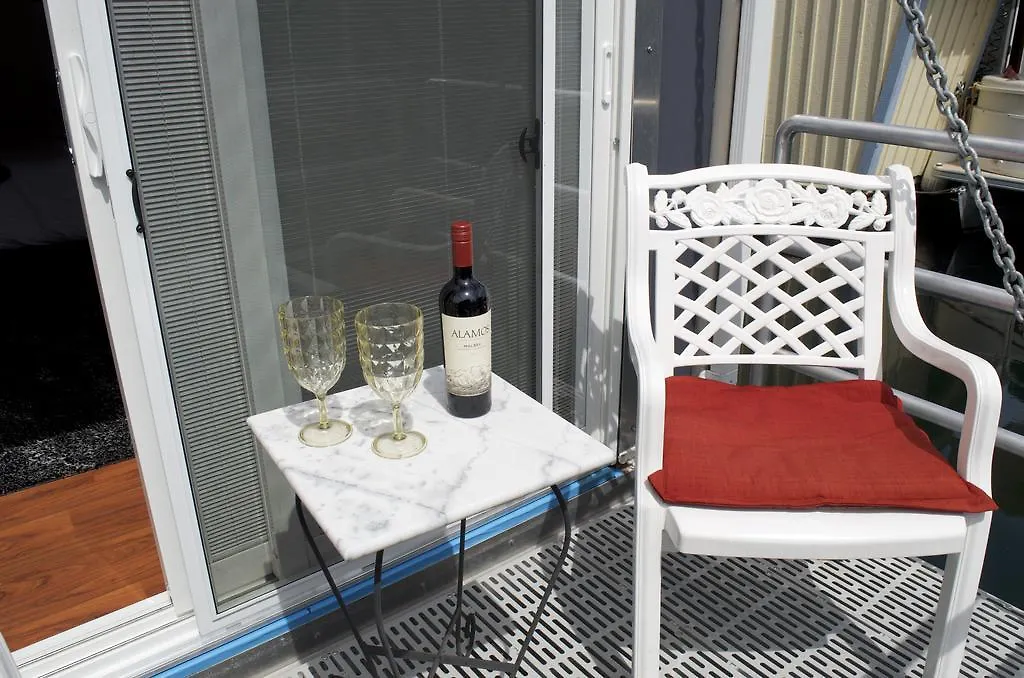 A Float Home B&B In Fisherman'S Wharf 빅토리아